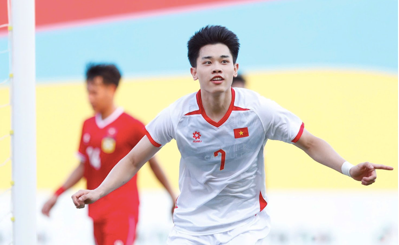 Đình Bắc tỏa sáng với cú đúp bàn thắng... (Ảnh VFF) Đình Bắc tỏa sáng với cú đúp bàn thắng... (Ảnh VFF)