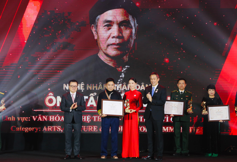 Vinh danh 15 "Người truyền lửa" tiêu biểu ảnh 1