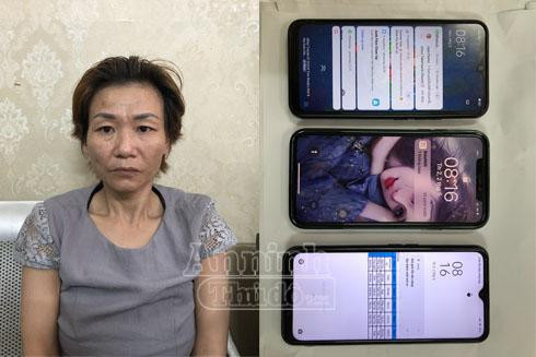 "Nữ quái" Nguyễn Khả Hoa chỉ trong một tối đã trộm cắp 3 vụ, trong đó có một chiếc điện thoại của du khách người Ấn Độ "Nữ quái" Nguyễn Khả Hoa chỉ trong một tối đã trộm cắp 3 vụ, trong đó có một chiếc điện thoại của du khách người Ấn Độ