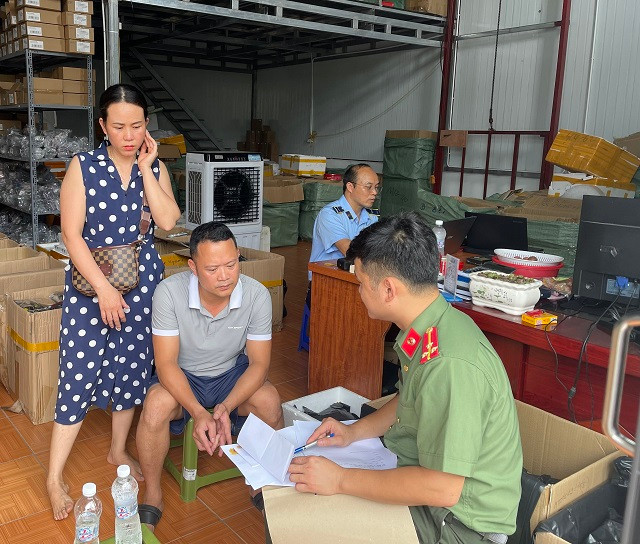 Lực lượng chức năng kiểm tra trực tiếp hộ kinh doanh