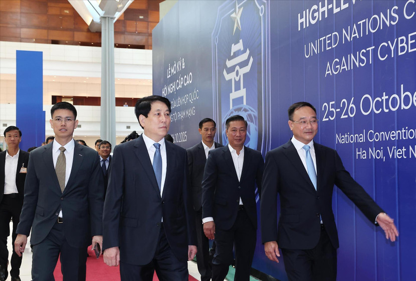 Chủ tịch nước Lương Cường kiểm tra buổi tổng duyệt Lễ mở ký Công ước Hà Nội Chủ tịch nước Lương Cường kiểm tra buổi tổng duyệt Lễ mở ký Công ước Hà Nội