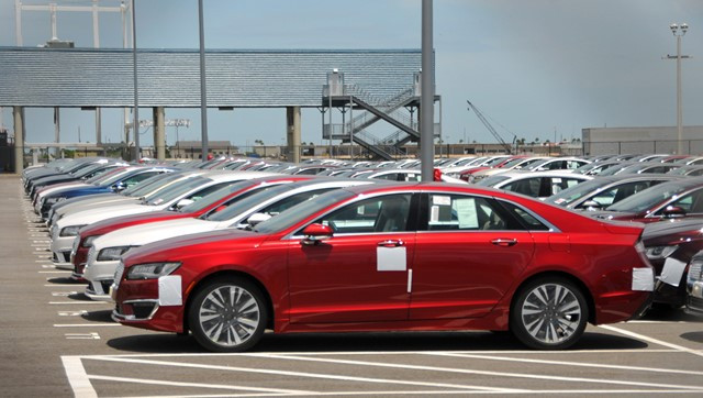 Nhập khẩu ô tô tăng mạnh về số lượng và kim ngạch