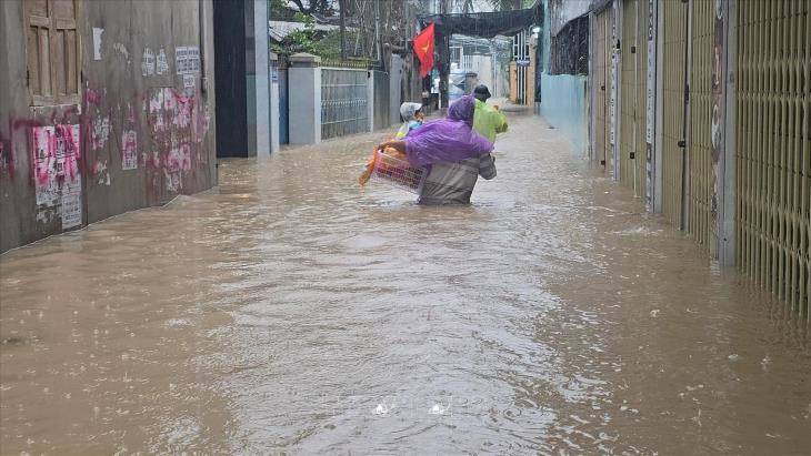 Mưa lũ lịch sử ở Nam Trung Bộ gây thiệt hại lớn về người và tài sản