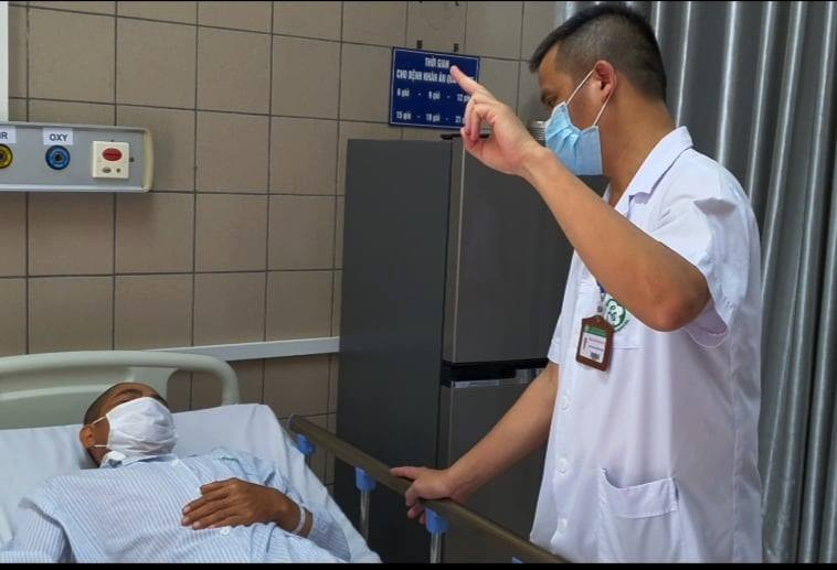 Điều trị bệnh nhân ngộ độc rượu tại Trung tâm Chống độc - Bệnh viện Bạch Mai