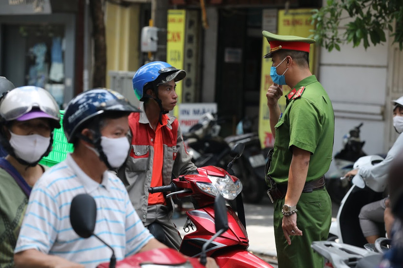 Hà Nội quyết liệt thực hiện biện pháp phòng chống dịch, nhất là việc đeo khẩu trang