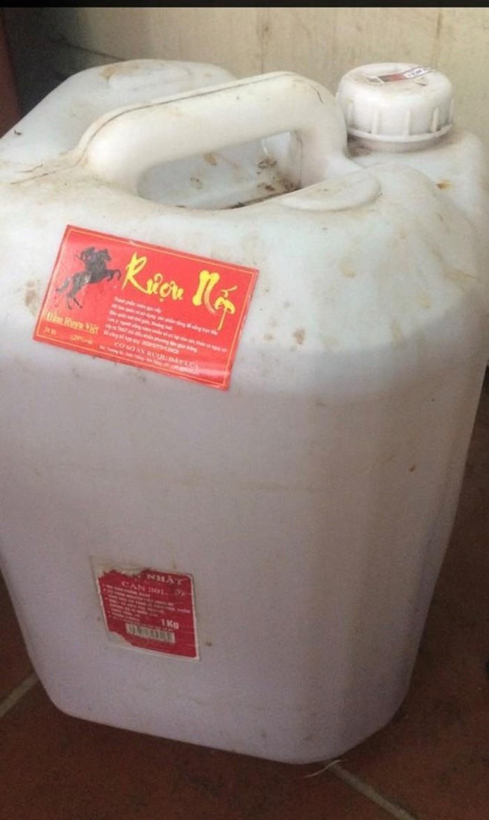 Sản phẩm rượu nếp của cơ sở sản xuất ở Hưng Yên liên quan đến 2 vụ ngộ độc rượu nghiêm trọng