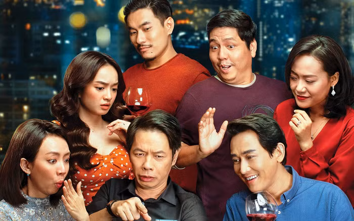 Diễn viên Kiều Minh Tuấn và dàn diễn viên trong “Tiệc trăng máu”