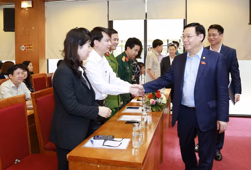 Bí thư Thành ủy Hà Nội, Trưởng đoàn Đại biểu Quốc hội thành phố Hà Nội với các cử tri