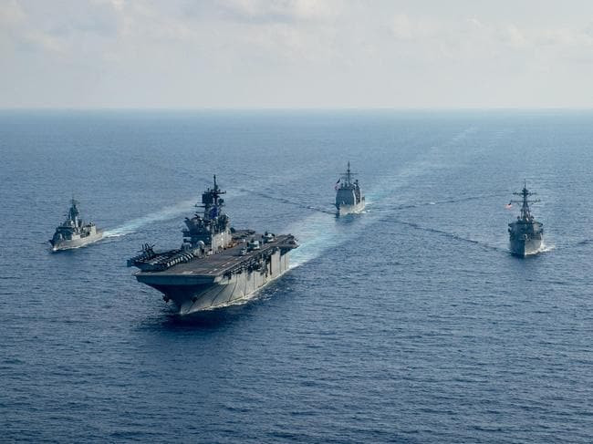Tàu của hải quân Australia và hải quân Mỹ trong một cuộc tập trận trên Biển Đông