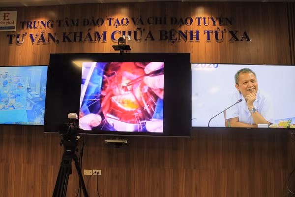 GS.TS Lê Ngọc Thành, Giám đốc Bệnh viện E hội chẩn trực tuyến ca mổ tim ở Thái Bình