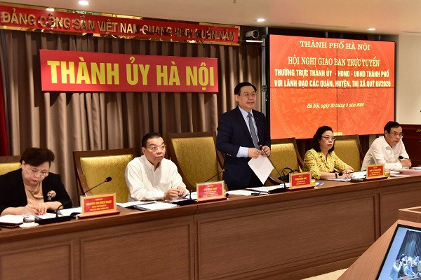 Bí thư Thành ủy Vương Đình Huệ phát biểu mở đầu hội nghị