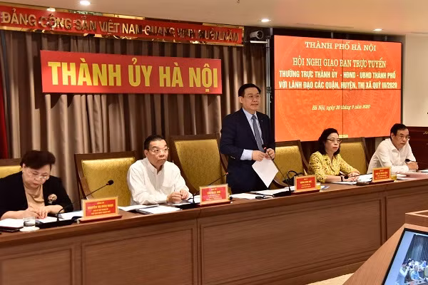 Bí thư Thành ủy Vương Đình Huệ phát biểu mở đầu hội nghị