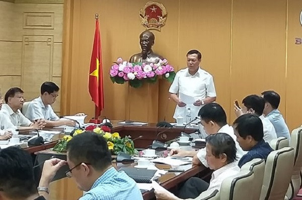 Thứ trưởng Bộ Y tế Đỗ Xuân Tuyên chủ trì cuộc họp sáng 21-9