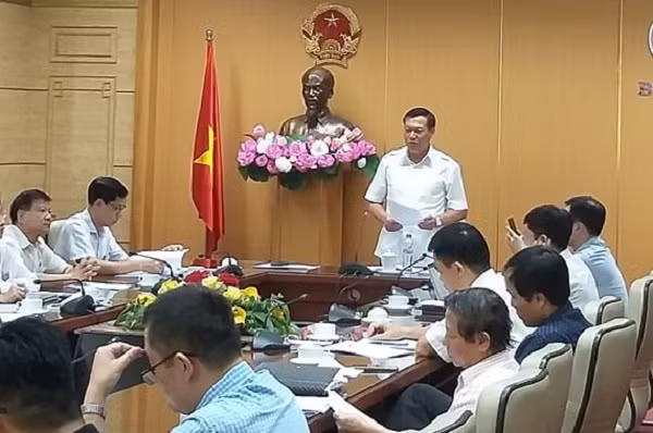 Thứ trưởng Bộ Y tế Đỗ Xuân Tuyên chủ trì cuộc họp sáng 21-9