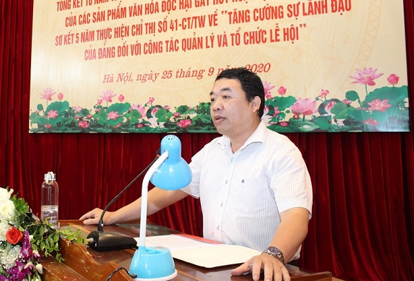 Phó Trưởng Ban Tuyên giáo Thành ủy Đào Xuân Dũng báo cáo tại hội nghị