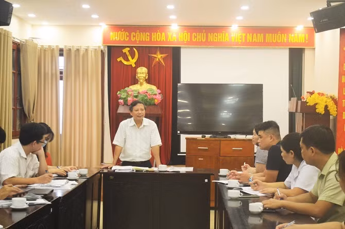 Phó Giám đốc Sở Y tế Hà Nội Hoàng Đức Hạnh kiểm tra công tác phòng chống SXH tại quận Hoàn Kiếm