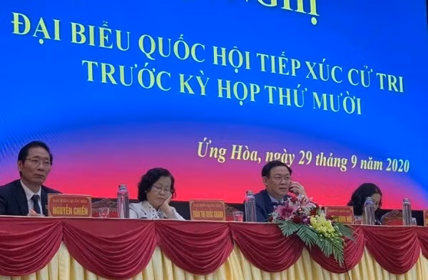 Bí thư Thành ủy Hà Nội trao đổi điện thoại với Thống đốc Ngân hàng Nhà nước Việt Nam về thông tin cử tri huyện Ứng Hòa phản ánh