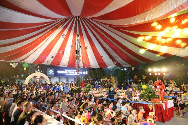 Ngày hội "Trung thu yêu thương" góp phần động viên tinh thần giúp các bệnh nhi vượt qua bệnh tật Ngày hội "Trung thu yêu thương" góp phần động viên tinh thần giúp các bệnh nhi vượt qua bệnh tật