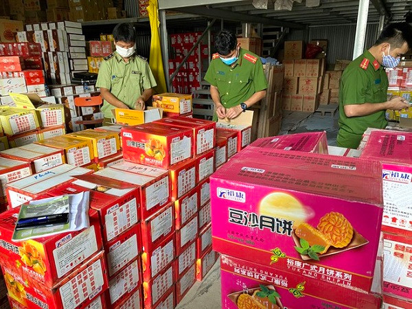 Đoàn liên ngành kiểm tra thị trường bánh trung thu