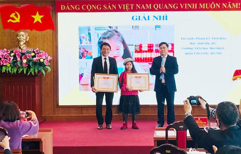 PGS.TS Phạm Minh Tuấn, Tổng Biên tập Nhà Xuất bản Chính trị quốc gia Sự thật trao giải cho các tác giải xuất sắc