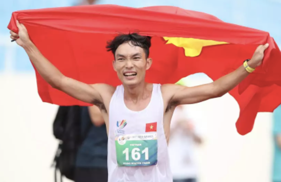 Hoàng Nguyên Thanh giúp điền kinh Việt Nam lần đầu có HCV marathon nam SEA Games