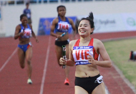 Nguyễn Thị Huyền giúp đội Việt Nam bỏ xa các đối thủ, cán đích đầu tiên