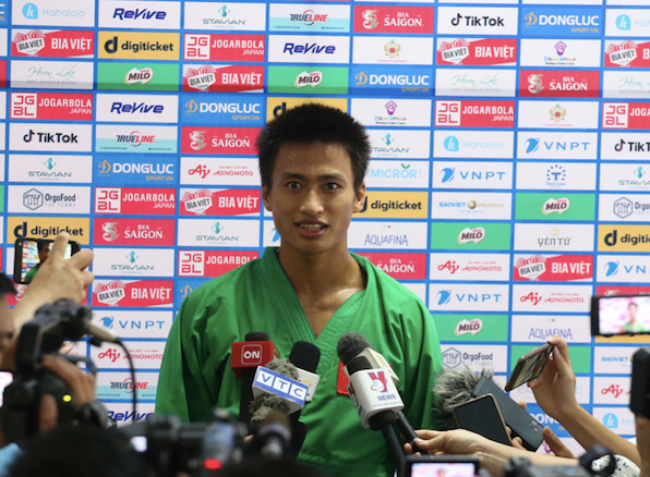 Lê Đức Đông chia sẻ với truyền thông sau khi bảo vệ thành công HCV SEA Games Lê Đức Đông chia sẻ với truyền thông sau khi bảo vệ thành công HCV SEA Games