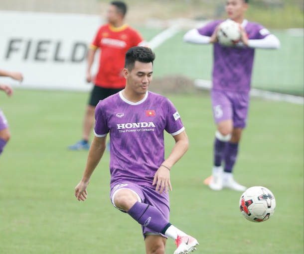 Tiến Linh cùng đội tuyển Việt Nam tích cực tập luyện cho trận giao hữu với đội tuyển Afghanistan Tiến Linh cùng đội tuyển Việt Nam tích cực tập luyện cho trận giao hữu với đội tuyển Afghanistan