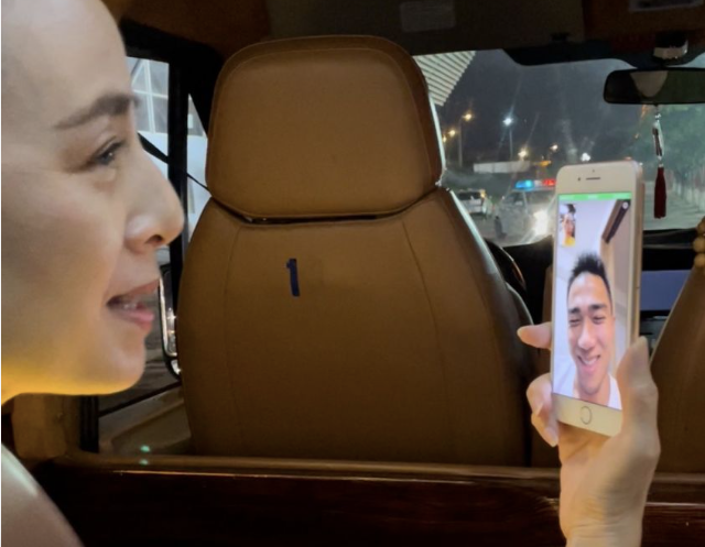 Chanathip nhờ trưởng đoàn Nual Phan chuyển lời động viên cho U23 Thái Lan sau trận ra quân thất bại (Ảnh: Siam Sport) Chanathip nhờ trưởng đoàn Nual Phan chuyển lời động viên cho U23 Thái Lan sau trận ra quân thất bại (Ảnh: Siam Sport)