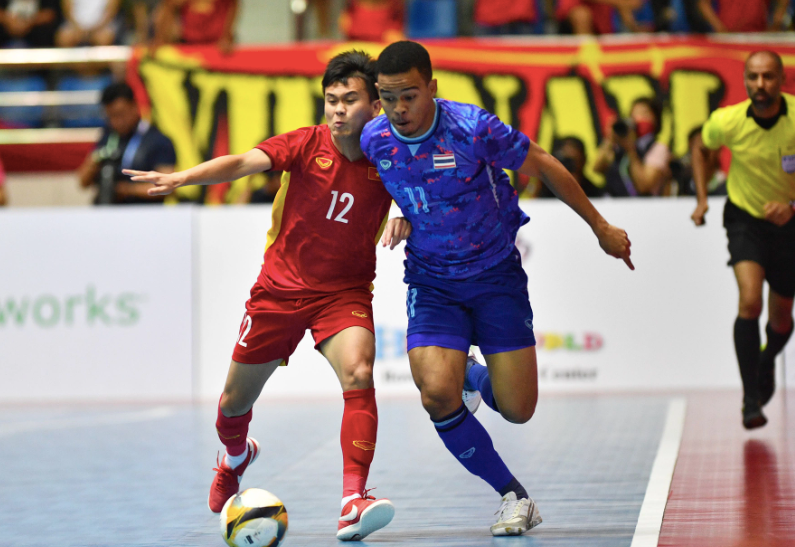 Futsal nam Việt Nam (trái) chưa thể lật đổ thế độc tôn của Thái Lan tại SEA Games (Ảnh: Zing) Futsal nam Việt Nam (trái) chưa thể lật đổ thế độc tôn của Thái Lan tại SEA Games (Ảnh: Zing)