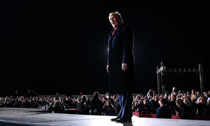 Tổng thống Donald Trump tại sự kiện vận động ở Dalton, bang Georgia tối 4-1-2021 Tổng thống Donald Trump tại sự kiện vận động ở Dalton, bang Georgia tối 4-1-2021