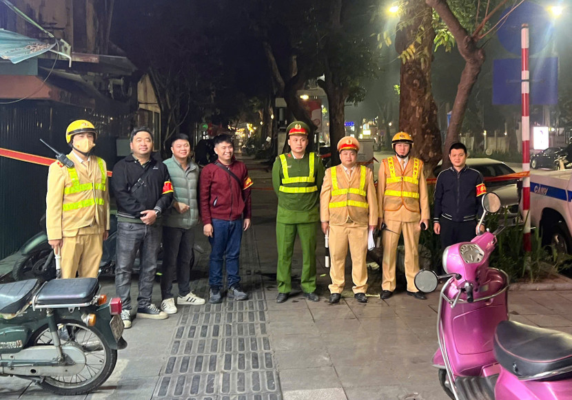 Sự có mặt của các tổ công tác 141 Công an quận Hoàn Kiếm là cần thiết trong công tác đấu tranh, trấn áp tội phạm trên toàn địa bàn Sự có mặt của các tổ công tác 141 Công an quận Hoàn Kiếm là cần thiết trong công tác đấu tranh, trấn áp tội phạm trên toàn địa bàn