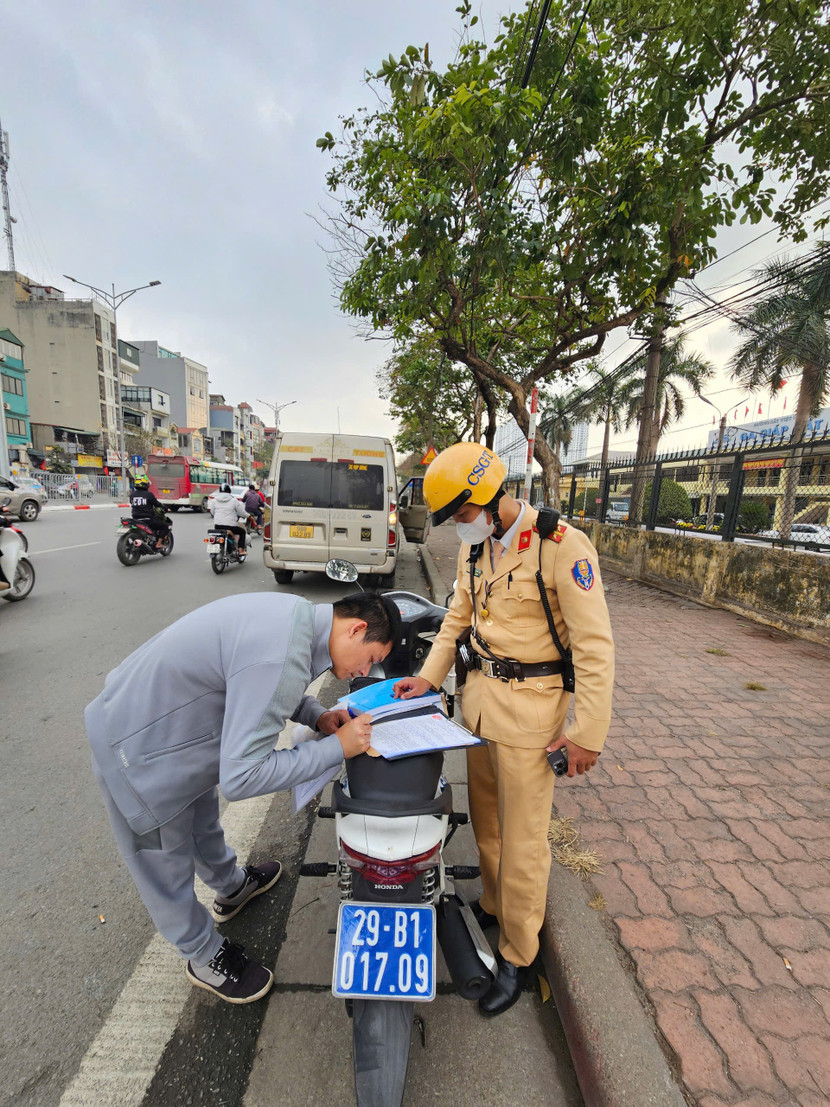 Xe khách dừng đỗ, đón trả khách sai quy định sẽ bị xử lý nghiêm