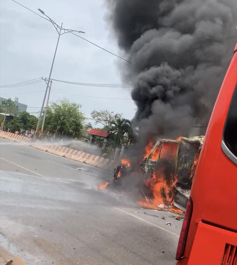 Hình ảnh chiếc xe đầu kéo thời điểm xảy ra va chạm liên hoàn Hình ảnh chiếc xe đầu kéo thời điểm xảy ra va chạm liên hoàn