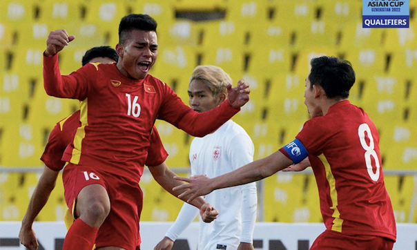 Hồ Thanh Minh (số 16) là tiền đạo trẻ triển vọng của bóng đá Việt Nam