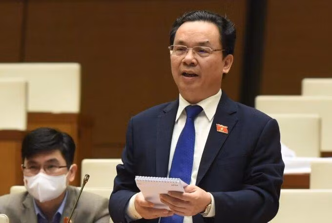 Đại biểu Hoàng Văn Cường (Hà Nội) tranh luận với Bộ trưởng Y tế