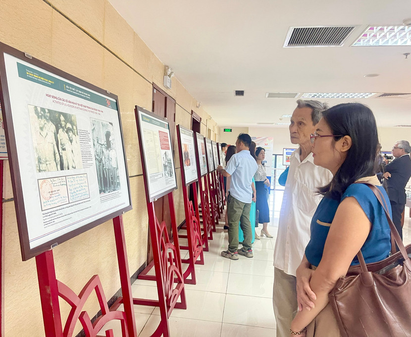 Triển lãm thu hút sự quan tâm của đông đảo công chúng. Triển lãm thu hút sự quan tâm của đông đảo công chúng.