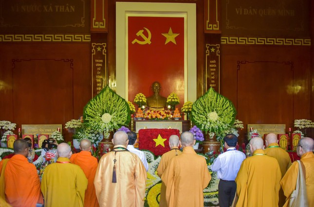 Lễ tưởng niệm tại Đền tưởng niệm Ngã Ba Giồng, TP.HCM - Ảnh: Quảng Đạo