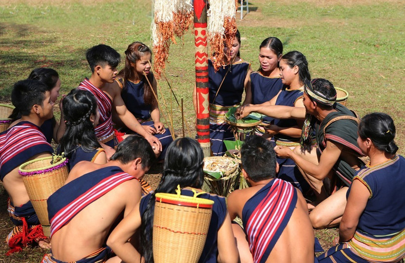 Lễ bắc máng nước của người Xơ Đăng Lễ bắc máng nước của người Xơ Đăng