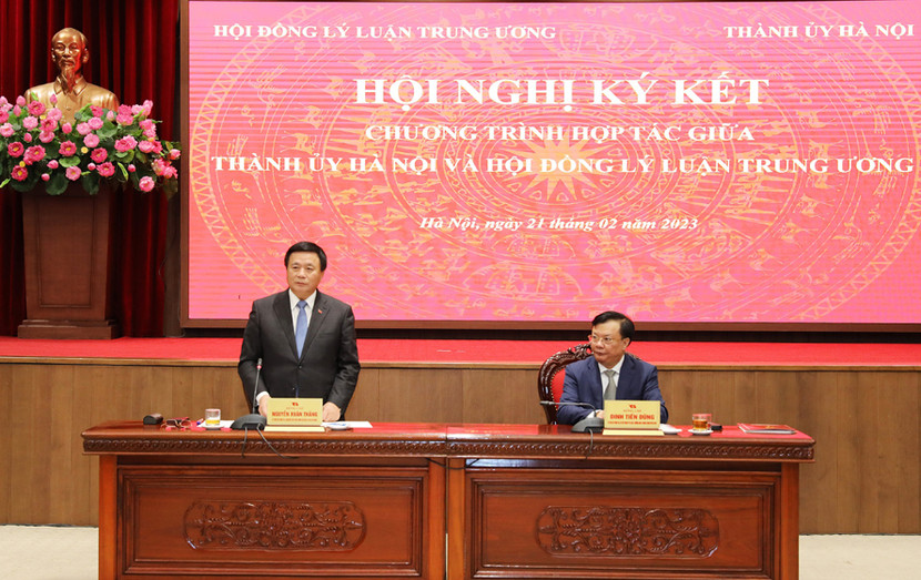 Chủ tịch Hội đồng Lý luận Trung ương Nguyễn Xuân Thắng phát biểu