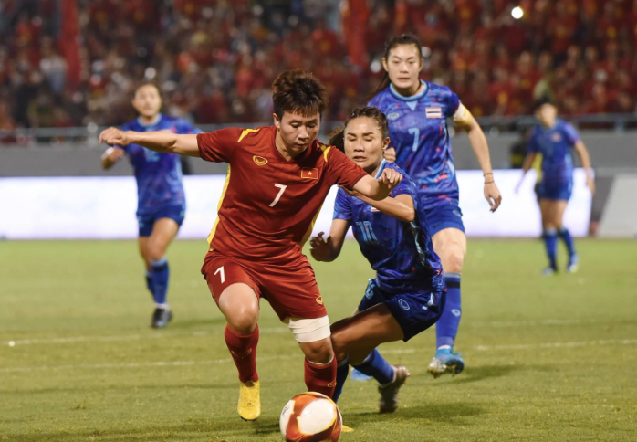 Tuyển nữ Việt Nam (áo đỏ) trong trận thắng Thái Lan ở chung kết SEA Games 31, tháng 5-2022 Tuyển nữ Việt Nam (áo đỏ) trong trận thắng Thái Lan ở chung kết SEA Games 31, tháng 5-2022