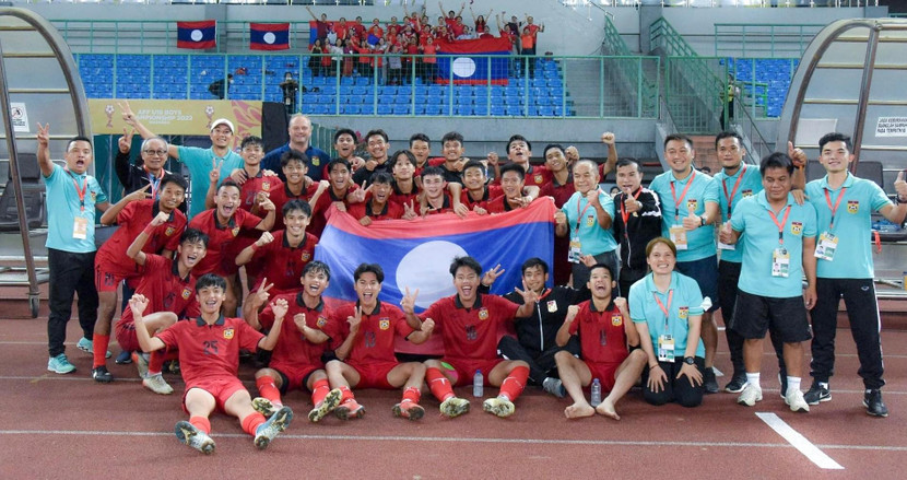U19 Lào ăn mừng chiến thắng lịch sử