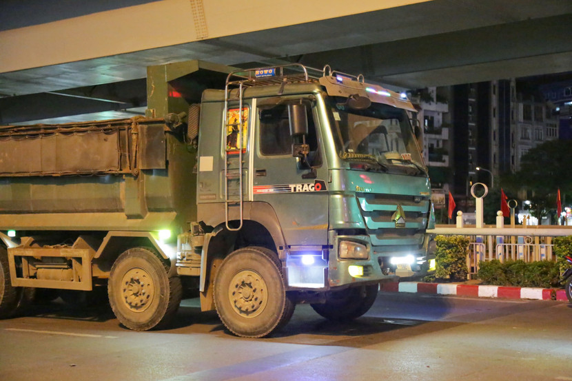 Xe "hổ vồ" được xác định "độ" thêm đèn