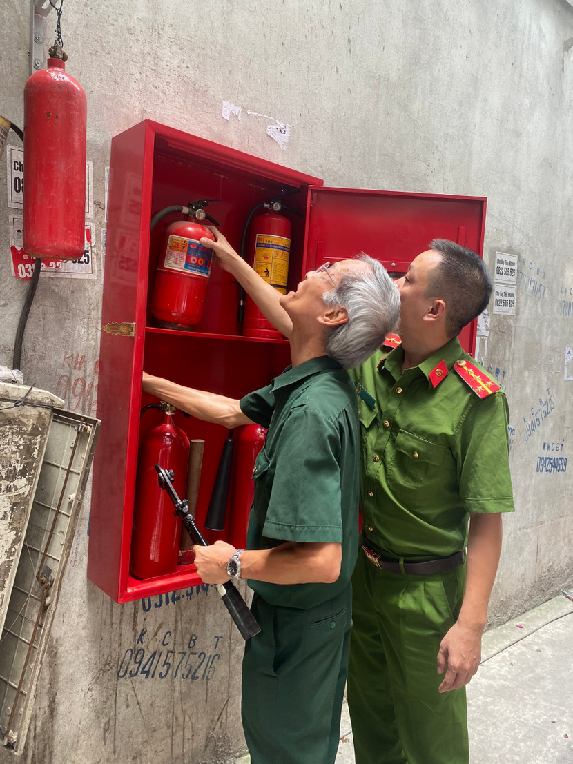 Xây dựng nhiều điểm chữa cháy công cộng trong khu dân cư, nhất là các ngõ sâu Xây dựng nhiều điểm chữa cháy công cộng trong khu dân cư, nhất là các ngõ sâu