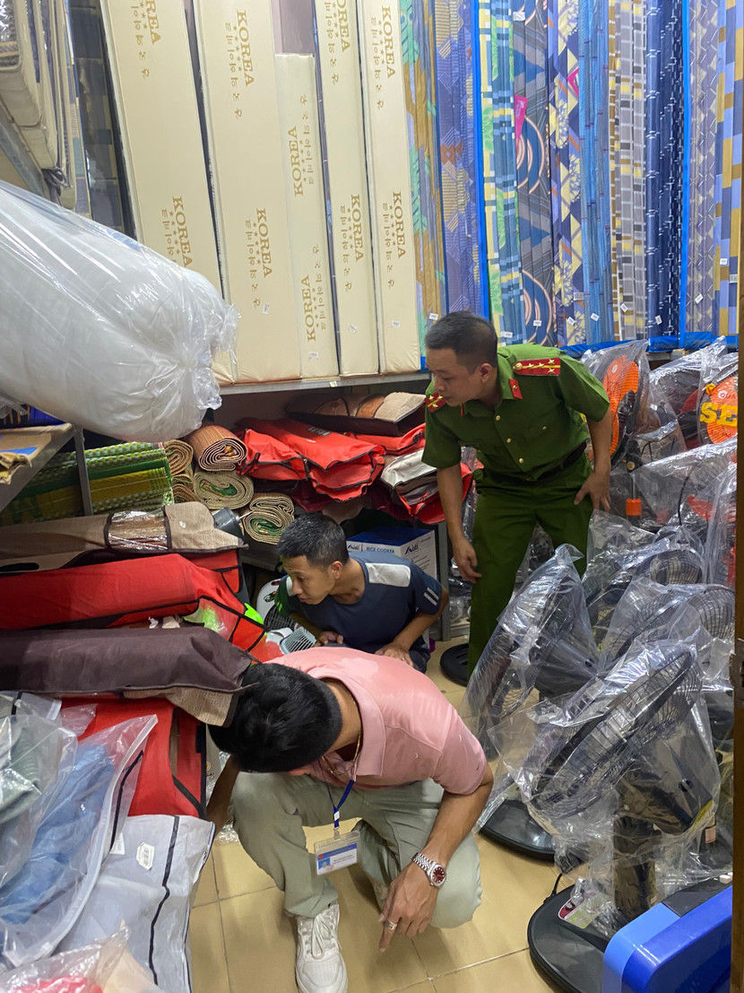 Công tác kiểm tra đối với các hộ nhà ở kết hợp sản xuất, kinh doanh được tăng cường Công tác kiểm tra đối với các hộ nhà ở kết hợp sản xuất, kinh doanh được tăng cường