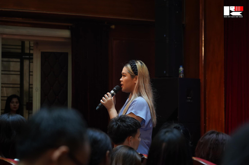 Diệu My chia sẻ tại buổi họp báo ra mắt dự án nhạc kịch "Alice in wonderland" Diệu My chia sẻ tại buổi họp báo ra mắt dự án nhạc kịch "Alice in wonderland"