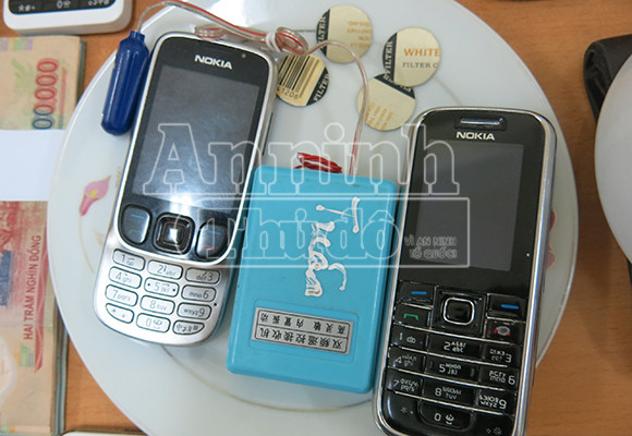 Triệt xoá “ổ bạc” lớn ven sông ảnh 4