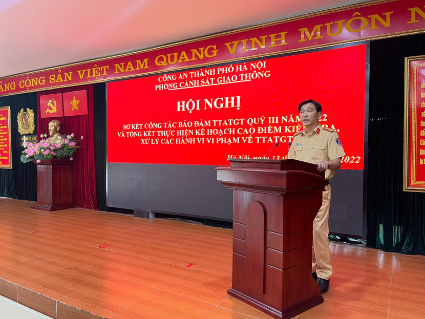 Đại tá Trần Đình Nghĩa - Trưởng Phòng CSGT tiếp thu ý kiến chỉ đạo của các cấp lãnh đạo