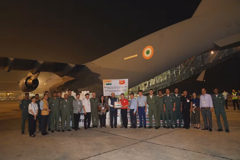 Chuyến hàng cứu trợ của chính phủ Ấn Độ đã tới Việt Nam vào tối ngày 15/9.