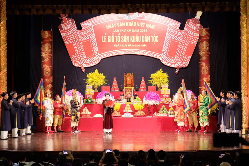 NSND Lê Tiến Thọ đọc chúc văn tại buổi lễ NSND Lê Tiến Thọ đọc chúc văn tại buổi lễ